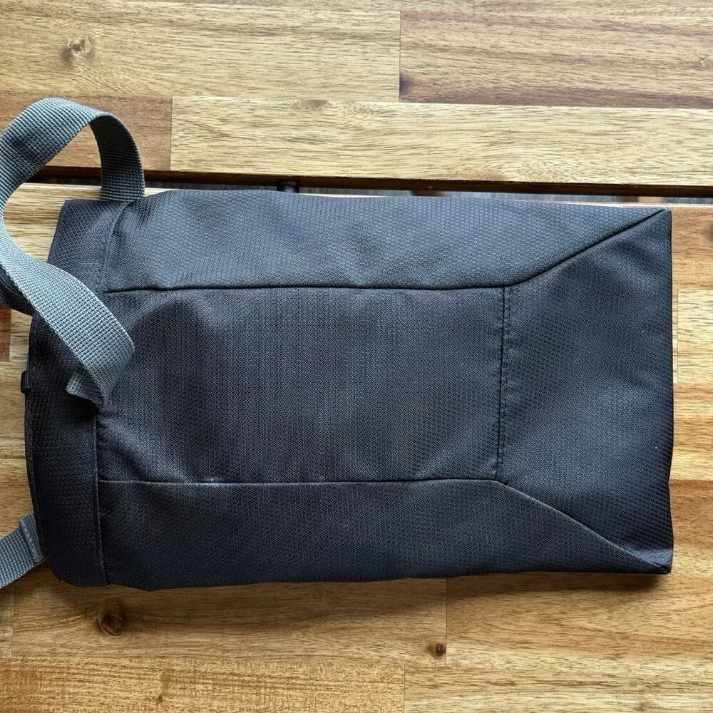 THULE TRANSPORT LITTER Bag Outdoor PREOWNED LETTERS PEELING OFF * AS‎ IS